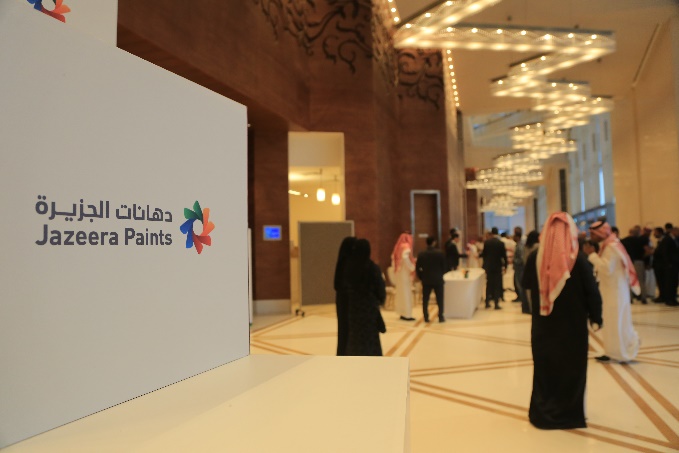 A group of people in a hallway

Description automatically generated with low confidence