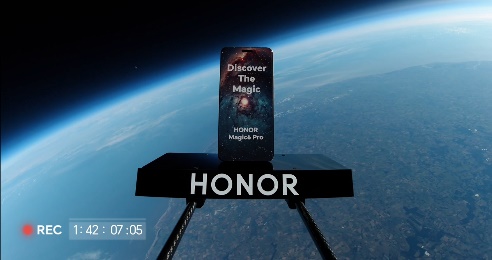 A book on a platform

Description automatically generated