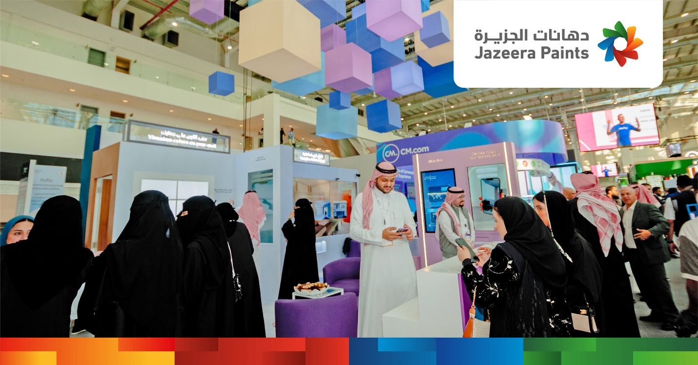 A group of people in a room

Description automatically generated